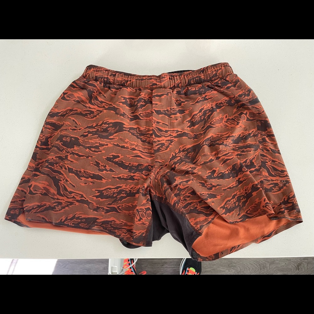 Lululemon tiger strip running shorts medium